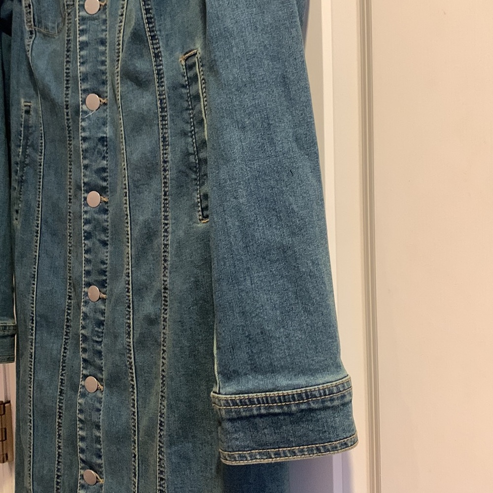 FLASH SALE -- NEW -- Perfect Denim Jacket -- Size Medium - Picture 6 of 13